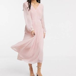 New maxi dress by Warehouse light pink pleated maxi dress size 8 NWT